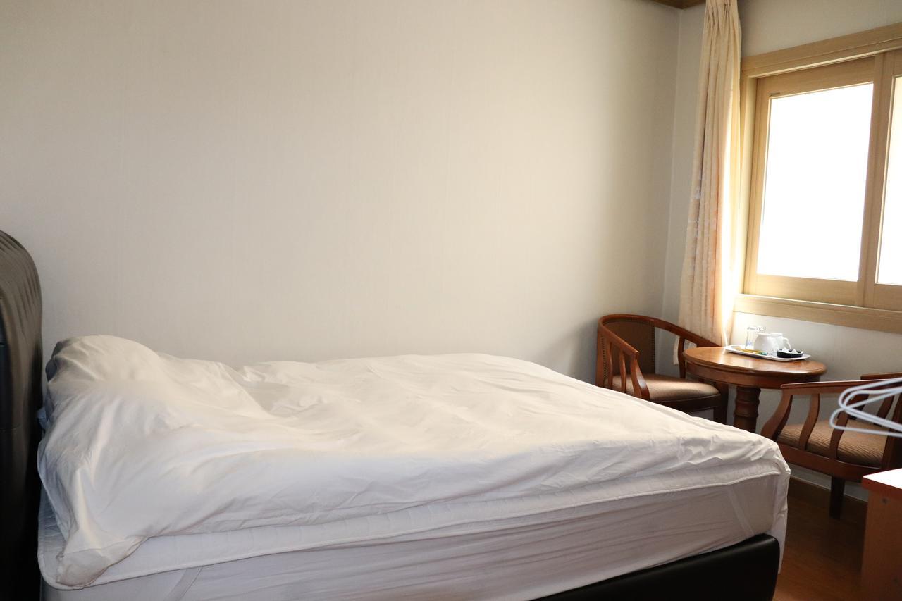 Orasung Motel Jeju Exteriör bild