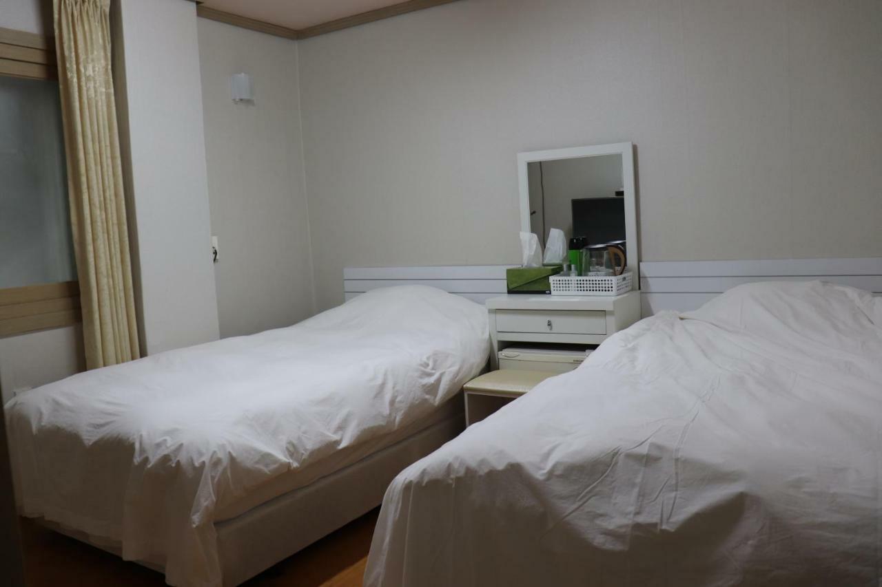 Orasung Motel Jeju Exteriör bild